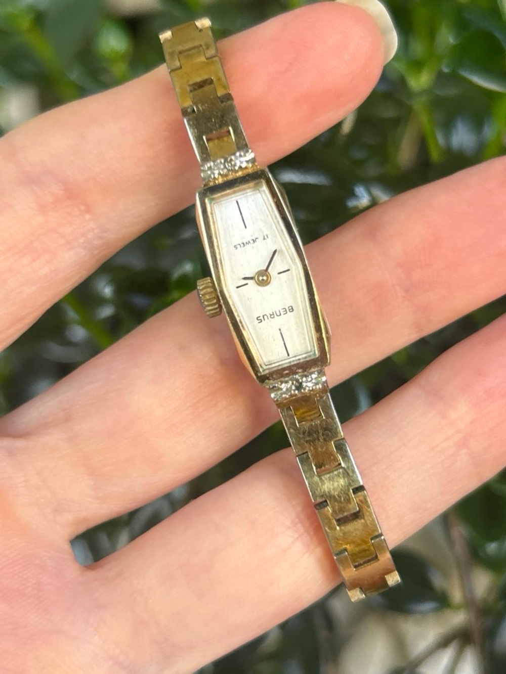 Vintage Ladies Benrus 17-Jewel Manual Wind Watch